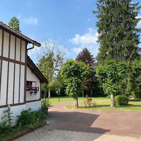 Epicea Independant Avec Jardin Сasa de vacaciones *
